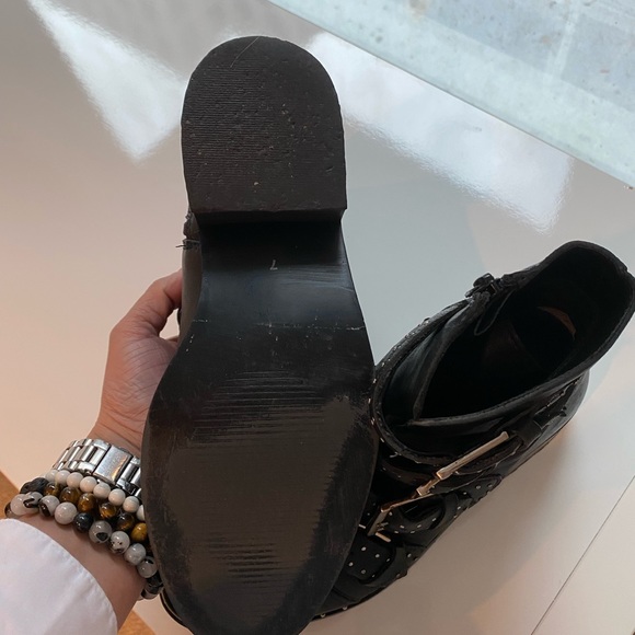 Western buckle Chelsea booties - Picture 4 of 4